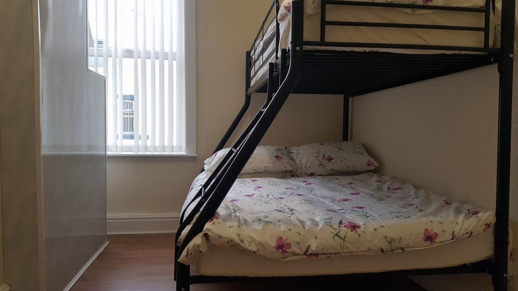 Blackpoolholidaylets Charles Street Villa ภายนอก รูปภาพ