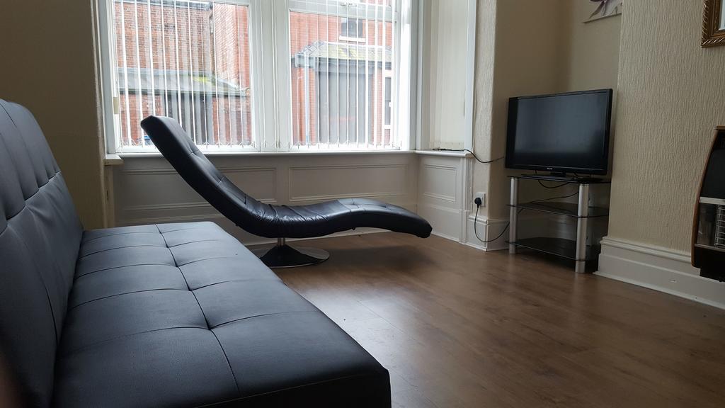 Blackpoolholidaylets Charles Street Villa ภายนอก รูปภาพ